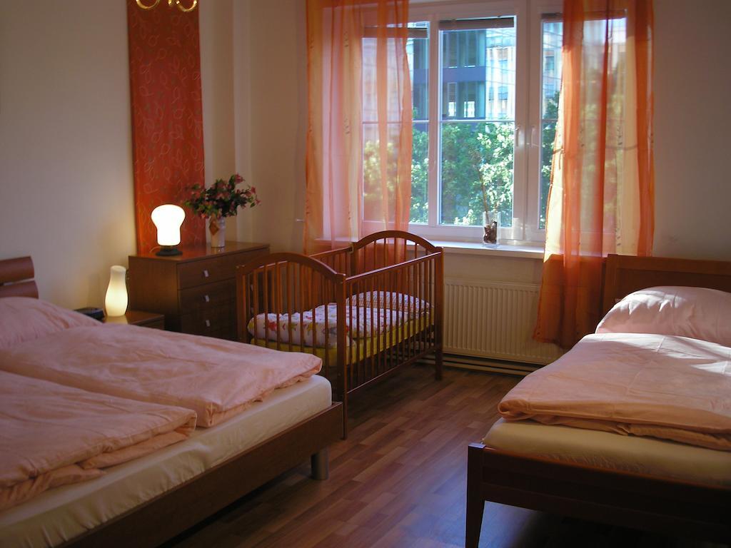 Apartment Accommodation Up To 17 Bratislava Quarto foto