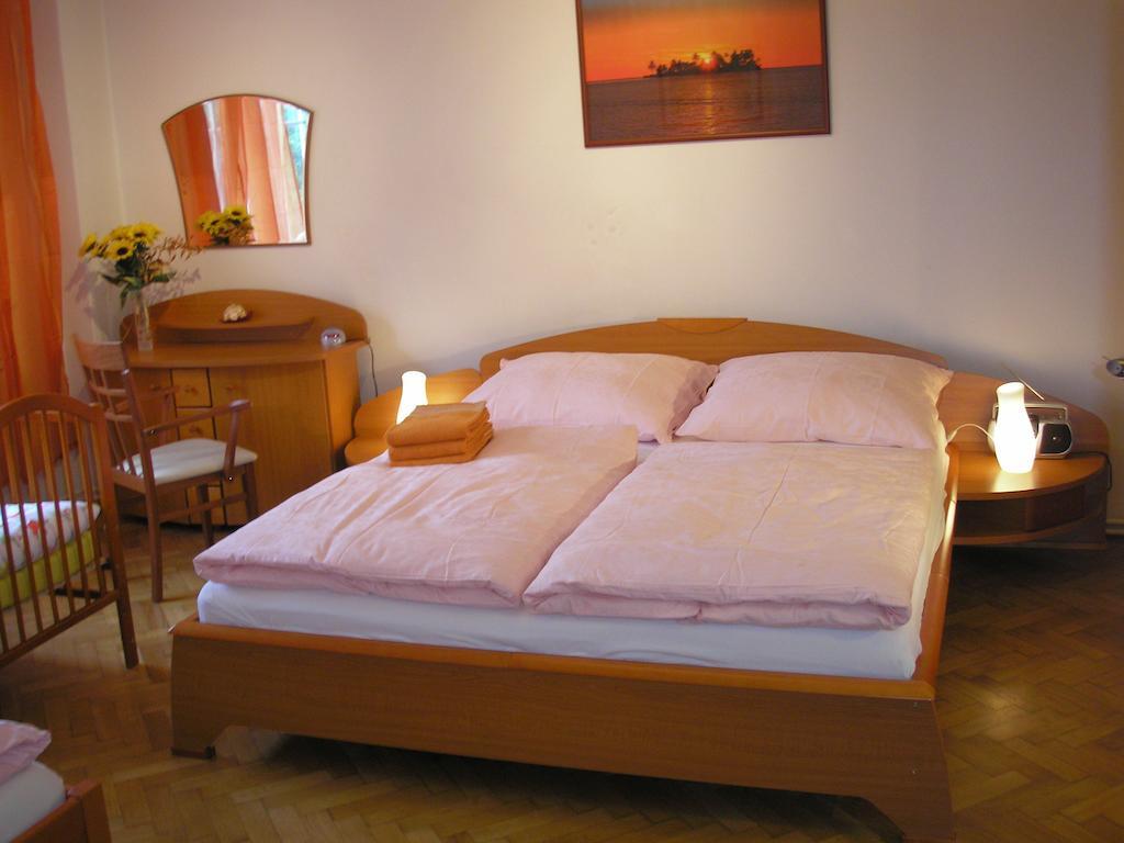 Apartment Accommodation Up To 17 Bratislava Quarto foto